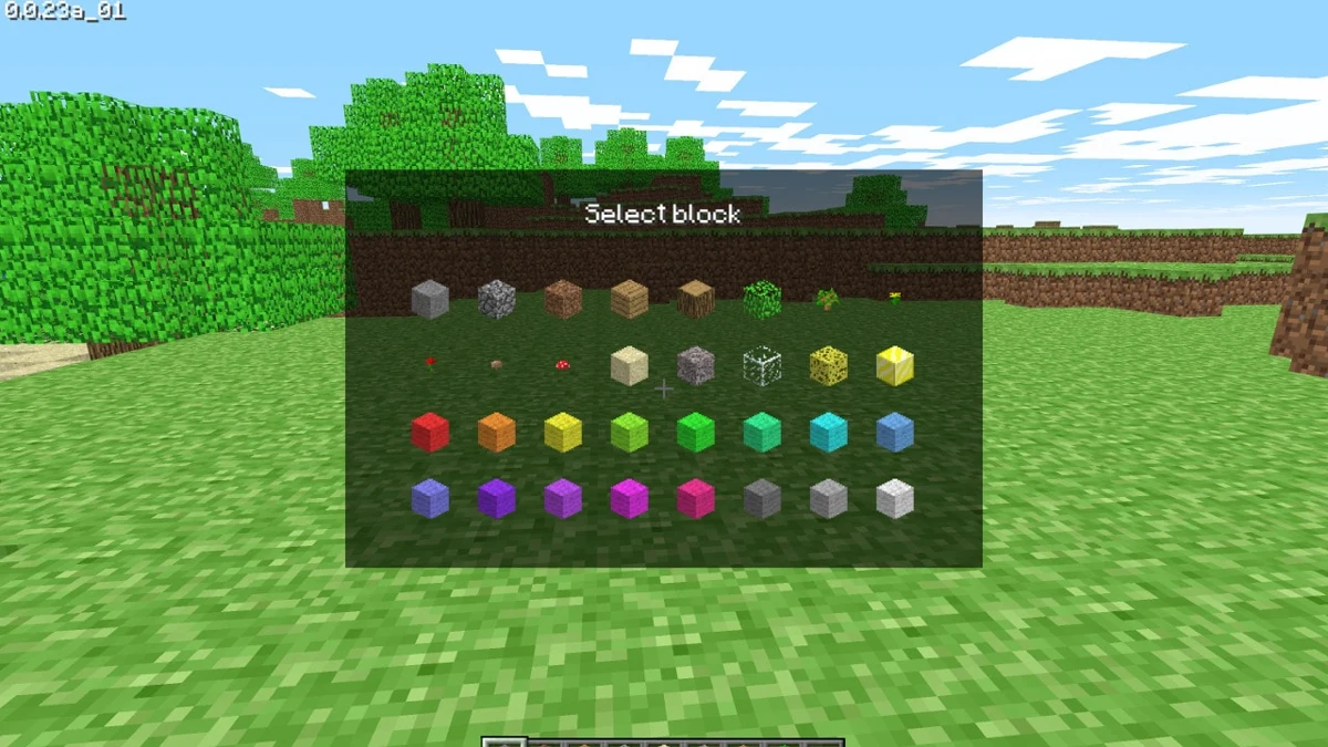 Minecraft Classic的草地与树木,中央打开了方块选择栏。